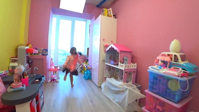 София и мама играют в магазин волшебных товаров / Sofik and mama pretend play with magic toy shop смотреть онлайн