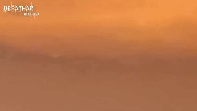 Сигарообразный НЛО над Калифорнией запечатлели из пассажирского самолета смотреть онлайн