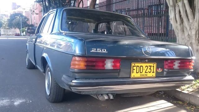Mercedes Benz 250 W123 1979 6 Cilinder Exhaust Sound смотреть онлайн