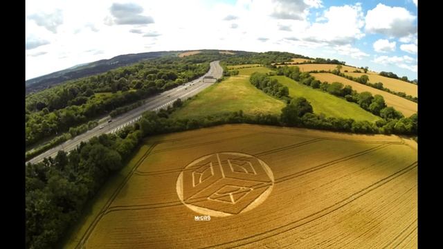 Рисунки на полях, Англия, Суррей, 19.07.15 смотреть онлайн