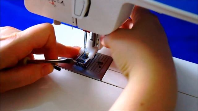 Walking foot vs knit foot - Which is the best for sewing knit fabrics? By Sewing Bee Fabrics смотреть онлайн