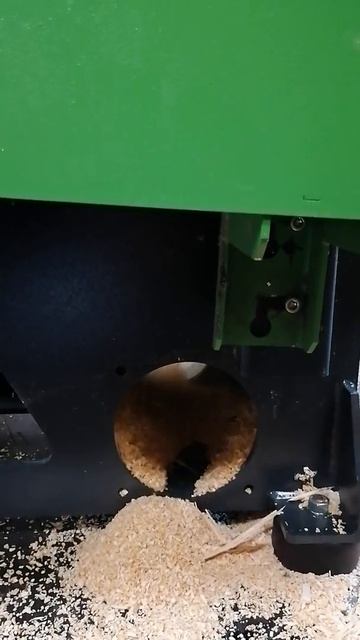 AMAZING wood processing machine_SAWMILL_ROBUST SHREDDER H35 in ACTION смотреть онлайн