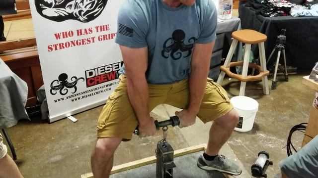 Storm Chellino Tries the Napalm's Nightmare Crane Scale Pull смотреть онлайн