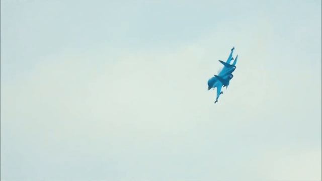 Su-34 Displays Thurst Vectoring Aerobatics смотреть онлайн