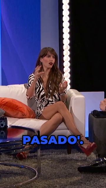 😱 Claudia Álvarez admira a Mijares | Tu-Night con Omar Chaparro смотреть онлайн