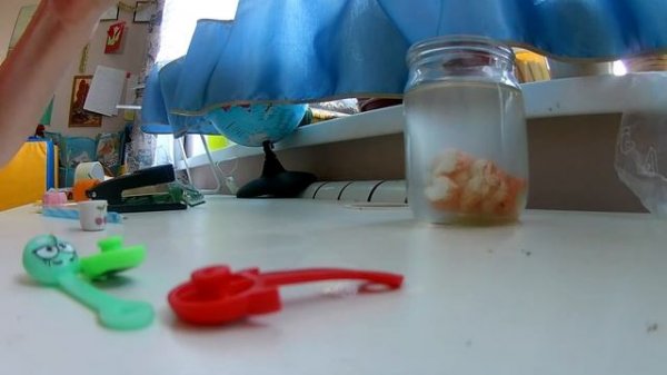 делаем браслет из скрепышей!!!!