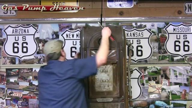 Disassembly of a 1930s Wayne 60 Gas Pump-Part 1 смотреть онлайн