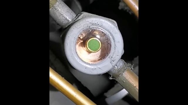 Topping up a walk-in cooler with R-134a смотреть онлайн