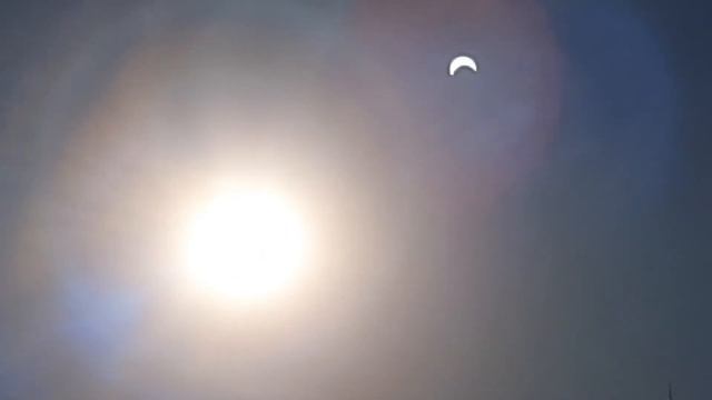 Затмение Солнца из моего окошка. 25.10.2022г смотреть онлайн