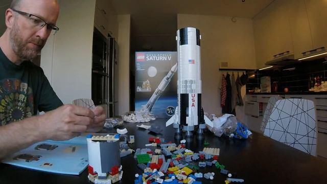 LEGO Saturn V смотреть онлайн