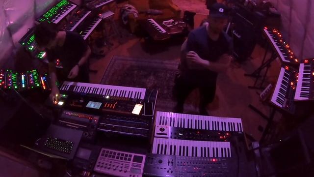 LASER DISC // Synth Jam: Jupiter-80, Korg Prologue, Prophet-6, System-8, TR-808, Squarp Pyramid смотреть онлайн
