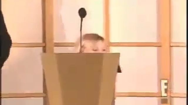 Dakota Fanning y Orlando Bloom - Critic Choice's Awards 2001 - смотреть онлайн