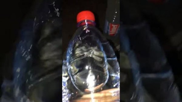 Вода замерзает от удара!!!