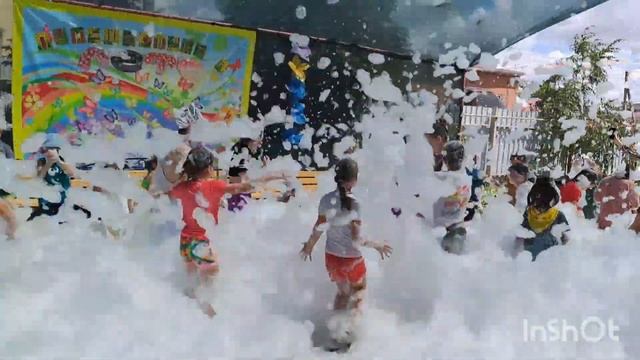 Пенная вечеринка в лагере "Радуга". День Нептуна смотреть онлайн