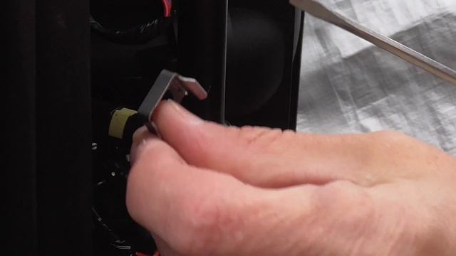 Replace inline and fuel rail fuel filters on the Mercury ProXS 115. смотреть онлайн