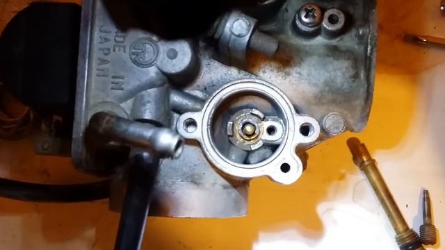 Yamaha Artesia XT 400 ремонт карба смотреть онлайн