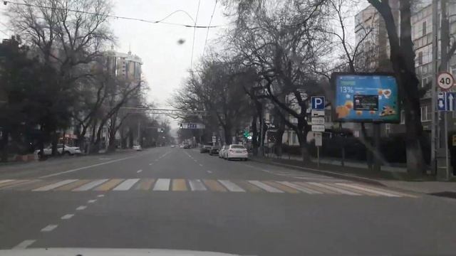Школа гимназия № 25 Дзержинского Калинина Мира Видны пики ЖК Театральный и Гастроном Столичный смотреть онлайн