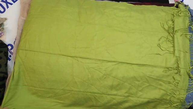 Мешок № 2474 Палантины, Платки. Австрия. арт 3050. Вес 11,8 кг. кол-во 114шт смотреть онлайн