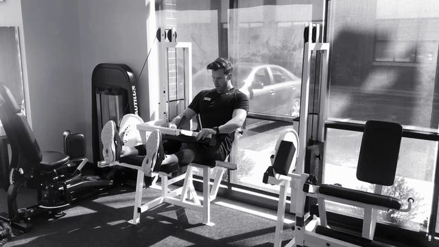 XFit 90 Seated Leg Curl смотреть онлайн