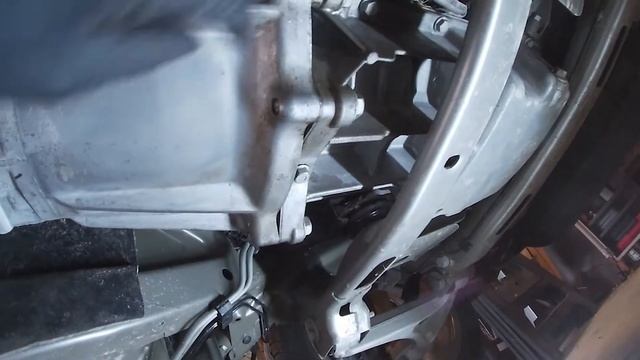 Episode Eighteen - Saturn Sky Exhaust removal, cleaning the mud from the underbody trays. смотреть онлайн