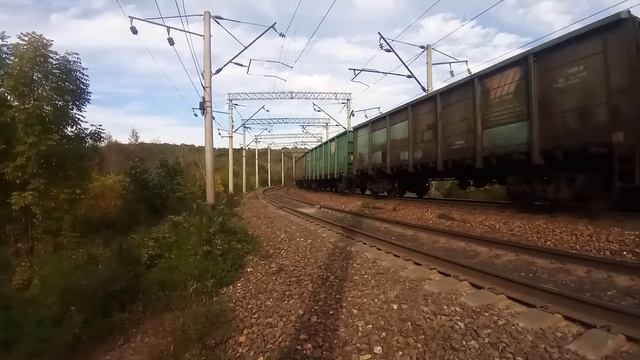 Система электровозов 2ЭС5К-122/110 "Ермак" с грузовым поездом и толкач 4ЭС5К-030 "Ермак" в хвосте. смотреть онлайн