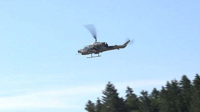 Shooting RC Super Cobra Bell AH-1W Scale Turbine Model Helicopter смотреть онлайн