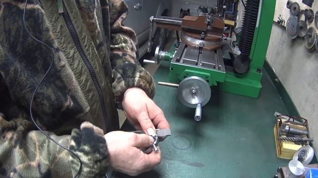 Отрезной резец на токарный станок MML1830 смотреть онлайн