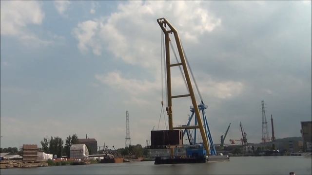 Rowerowym szlakiem Gdańsk - Młyniska,widok na Martwą Wisłę i Gdańską Stocznię Remontową. смотреть онлайн