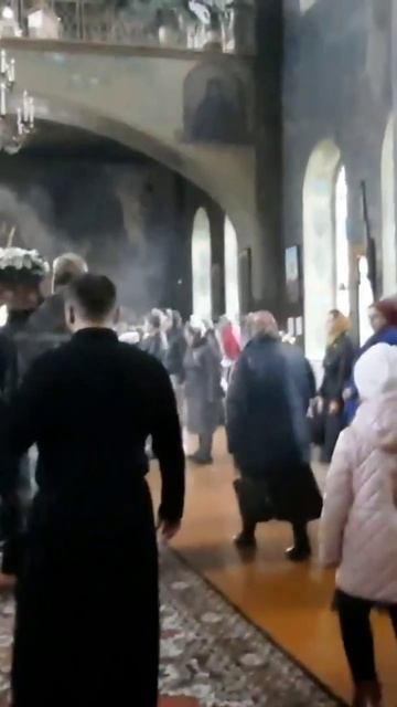 Великая Пятница Страстной седмицы. Крестный ход, чин погребения Плащаницы. смотреть онлайн