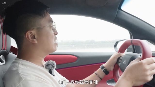 【車說】|千匹马力等于真有实力？初试昊铂SSR смотреть онлайн