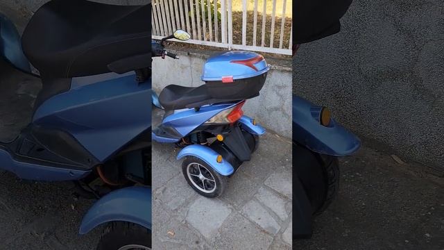 Скутер-квадроцикл для девочек Болгарии, хотя с моря в гору прёт огого смотреть онлайн