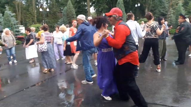 Боби-Боба!!!💃🌹Танцы в парке Горького!!!💃🌹Харьков 2021 смотреть онлайн