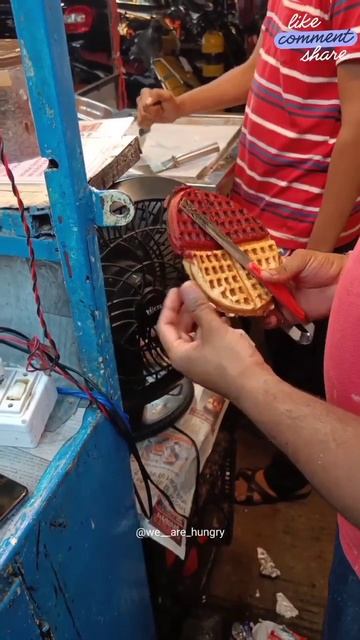 🍒 Red velvet waffle 🧇 #youtubeshorts #wearehungry #indore #viral #trending #redvelvetwaffle смотреть онлайн