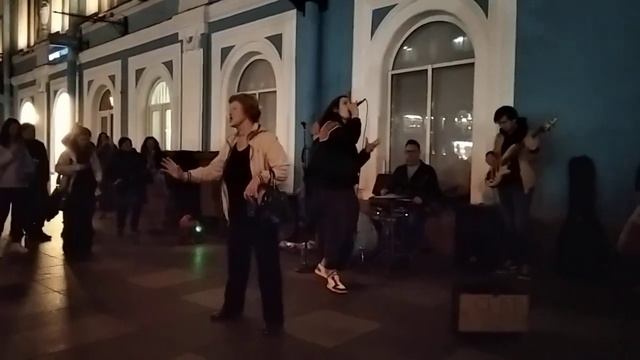 УЛИЧНЫЕ МУЗЫКАНТЫ СПб,Глеб Васильев и гр.Шумные соседи(12) 18.09.23. смотреть онлайн