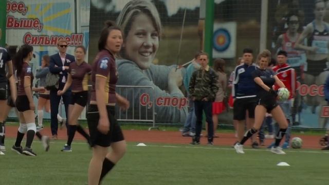 Каждому байкеру по футболистке–почти все летние воскресенья классные цыпочки будут играть мячиком смотреть онлайн