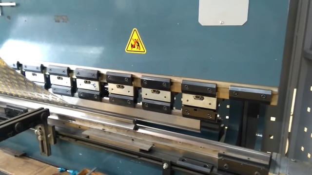 Multiengineering - огъване на листов материал с DURMA E 30160 смотреть онлайн