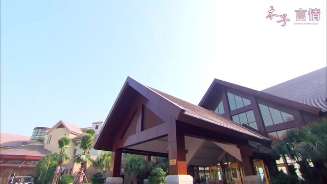 灰姑娘賭氣一個人走在山路上，總裁不放心，開豪車接她回家！ смотреть онлайн