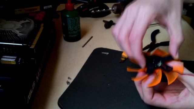 Lubrificando a ventoinha da placa de vídeo смотреть онлайн