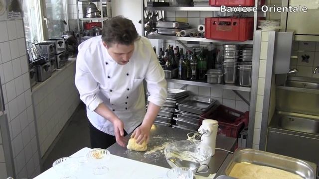 Brioche-Zubereitung mit Sternekoch Gregor Hauer смотреть онлайн