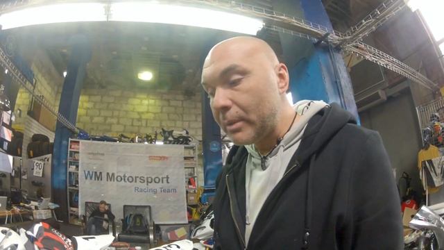 Дмитрий Груздев рассказывает про переворот BMW S1000RR через переднее колесо смотреть онлайн