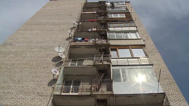 В Домодедове подъезд жилого стал местом постоянных застольев смотреть онлайн