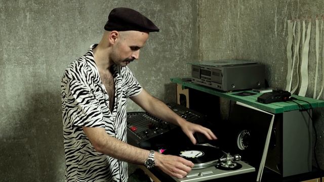 Italo Brutalo‘s 5 Favourite B-Sides (Electronic Beats TV) смотреть онлайн