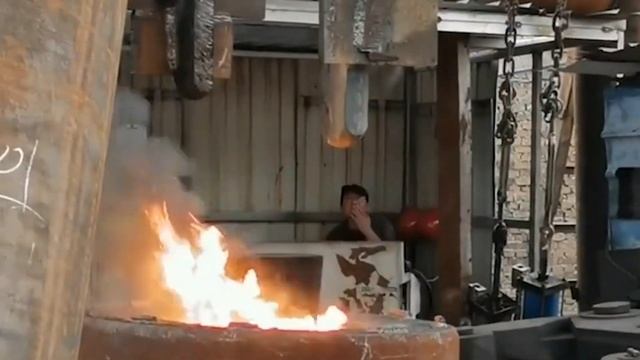 This is the real forging, the scene is very shocking! смотреть онлайн