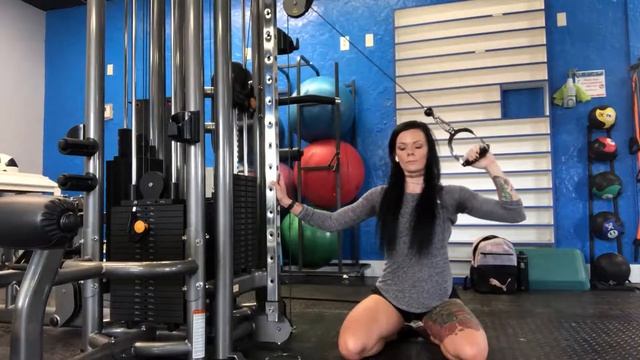 Cable Kneeling Single Arm Lat Pull Down смотреть онлайн