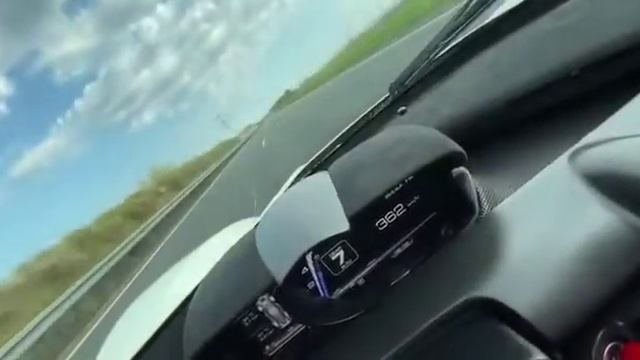 FERRARI A 370 KM POR HORA!! смотреть онлайн