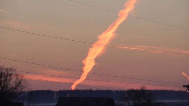 Необычное явление в небе смотреть онлайн