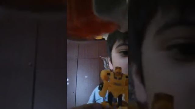 Бамблби. Игрушка смотреть онлайн