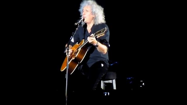 Queen - Love Of My Life - Brian May + Freddie Mercury - Live in Moscow 2012 смотреть онлайн