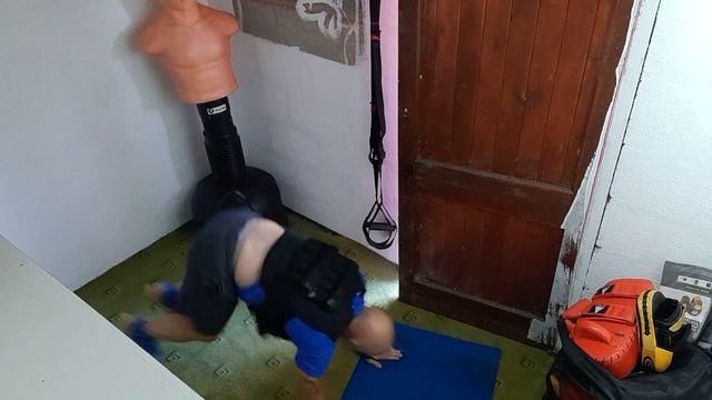 Morning quickie! 100, 6-count burpees with 20lb weight vest. смотреть онлайн