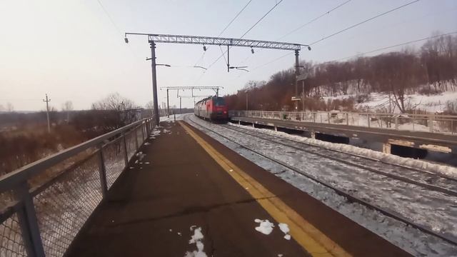 Рождественский одиночка. Электровоз 3ЭС5К-688 "Ермак" следует резервом через о.п.9232 км. смотреть онлайн